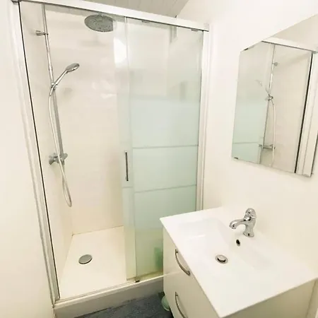 Apartman Private - Shared - - Tram A - Parking C2-4