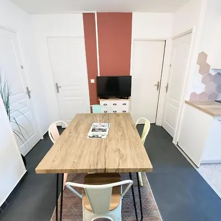 Private - Shared - - Tram A - Parking C2-4 Cenon