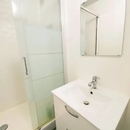 Apartman Private - Shared - - Tram A - Parking C2-4