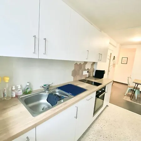 Apartament Private - Shared - - Tram A - Parking C2-4