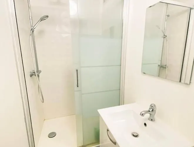 Apartament Private - Shared - - Tram A - Parking C2-4