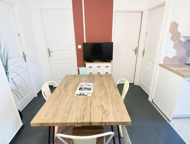 Private - Shared - - Tram A - Parking C2-4 Cenon