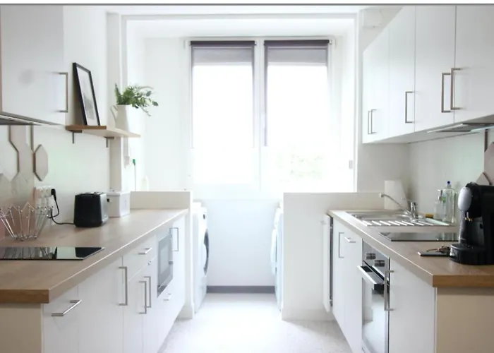 Private - Shared - - Tram A - Parking C2-4 Apartament *